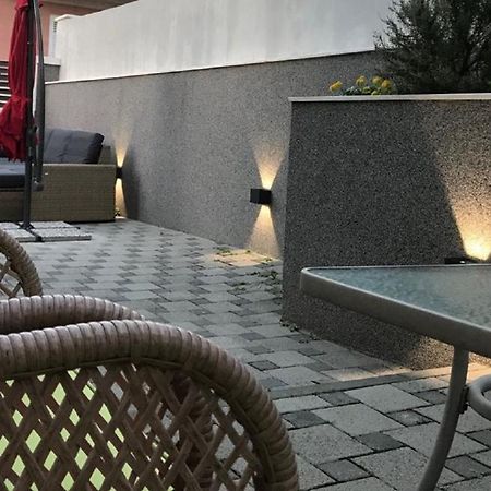 Holiday Home Aspalathos - With Free Parking, Near The Beach, A Few Minutes' Walking Distance To The Unesco Palace Split Exterior foto