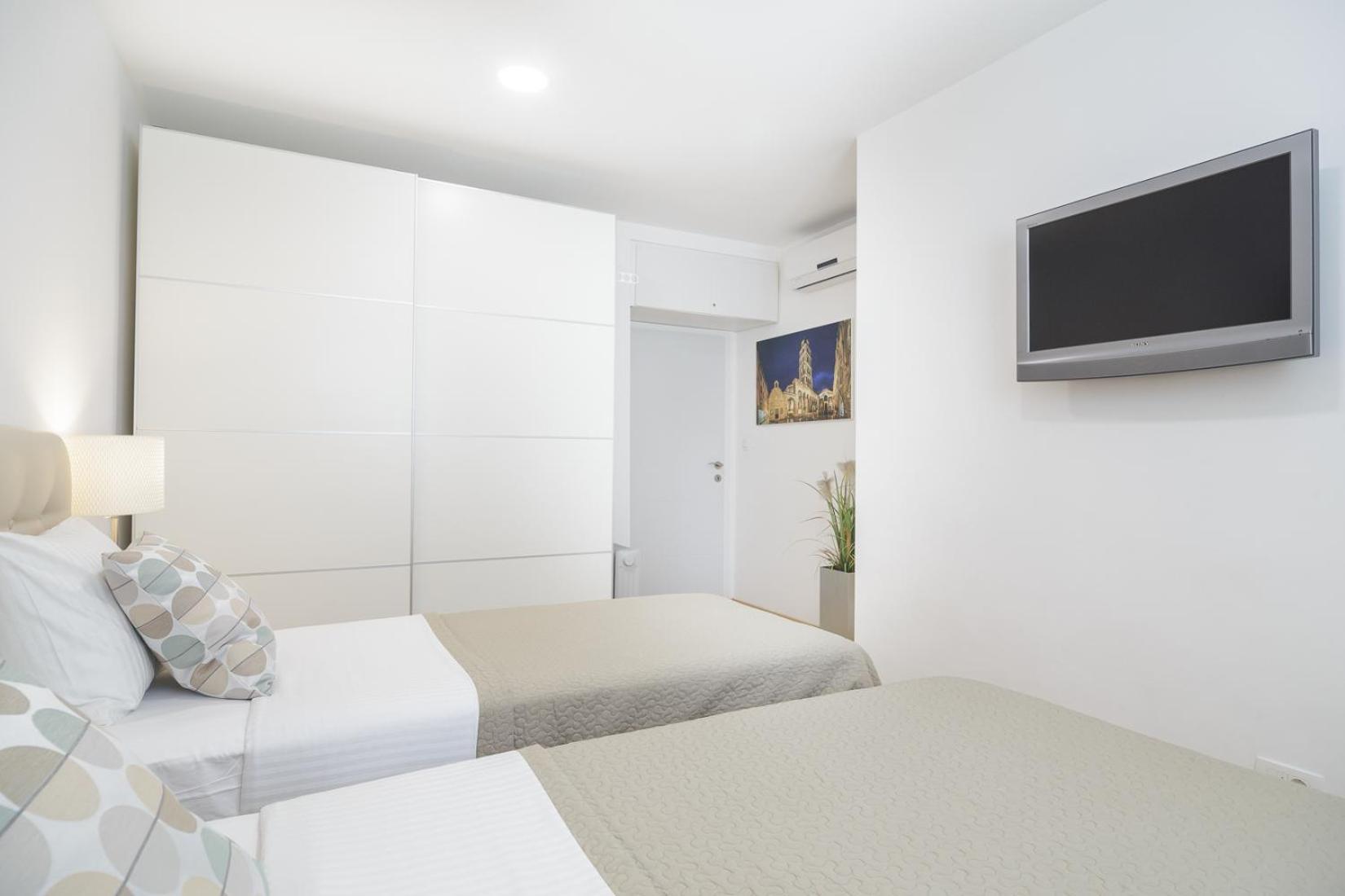 Holiday Home Aspalathos - With Free Parking, Near The Beach, A Few Minutes' Walking Distance To The Unesco Palace Split Exterior foto