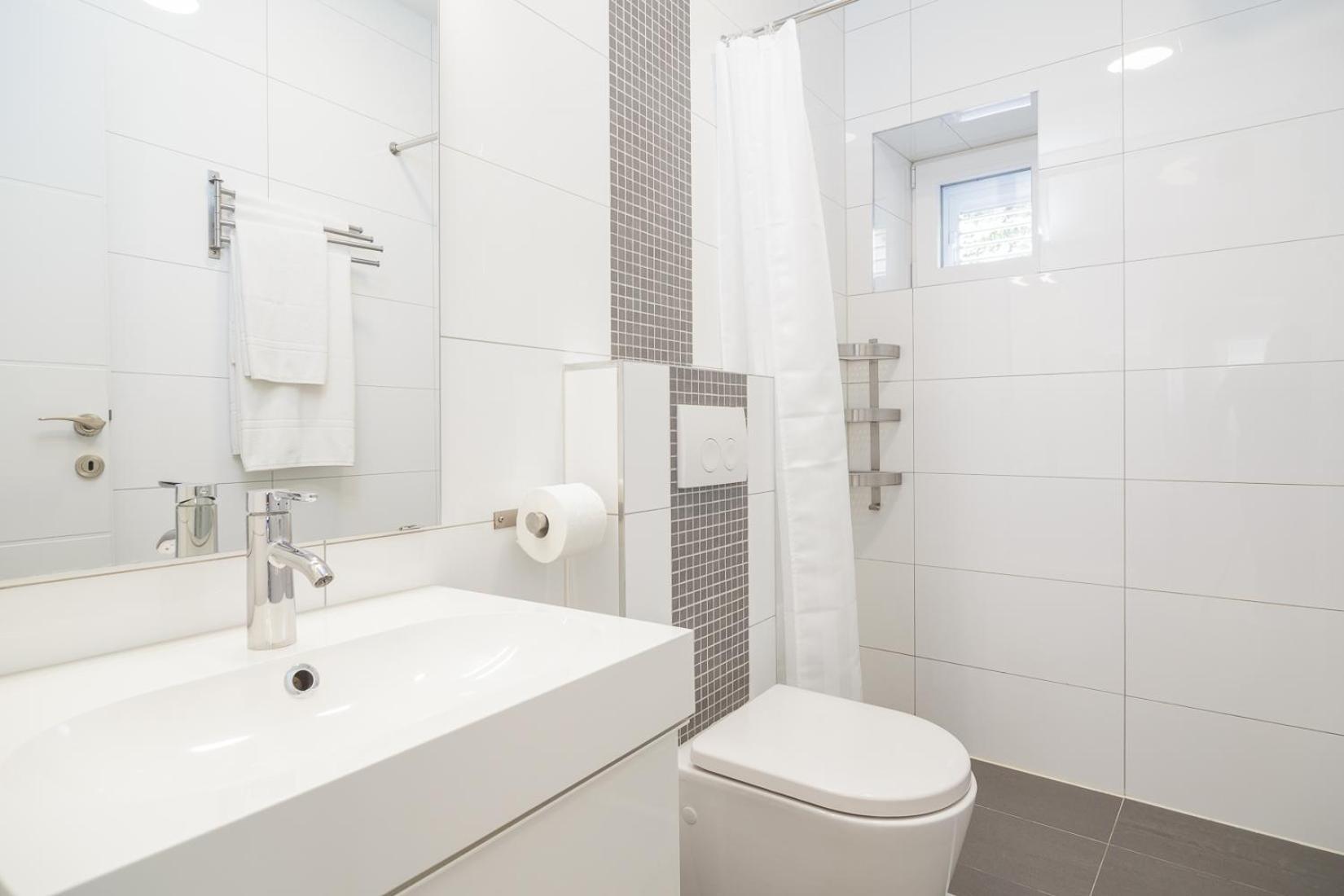 Holiday Home Aspalathos - With Free Parking, Near The Beach, A Few Minutes' Walking Distance To The Unesco Palace Split Exterior foto