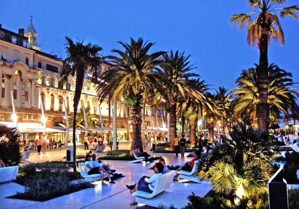 Holiday Home Aspalathos - With Free Parking, Near The Beach, A Few Minutes' Walking Distance To The Unesco Palace Split Exterior foto