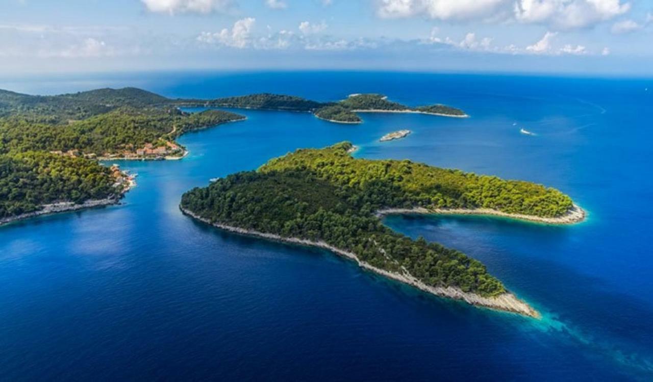 Holiday Home Aspalathos - With Free Parking, Near The Beach, A Few Minutes' Walking Distance To The Unesco Palace Split Exterior foto