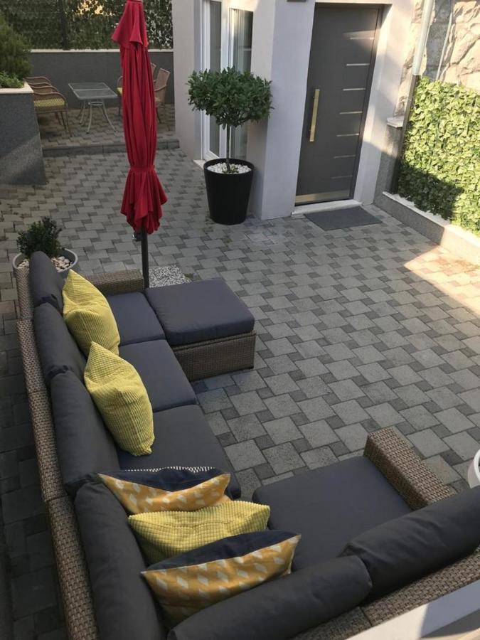 Holiday Home Aspalathos - With Free Parking, Near The Beach, A Few Minutes' Walking Distance To The Unesco Palace Split Exterior foto