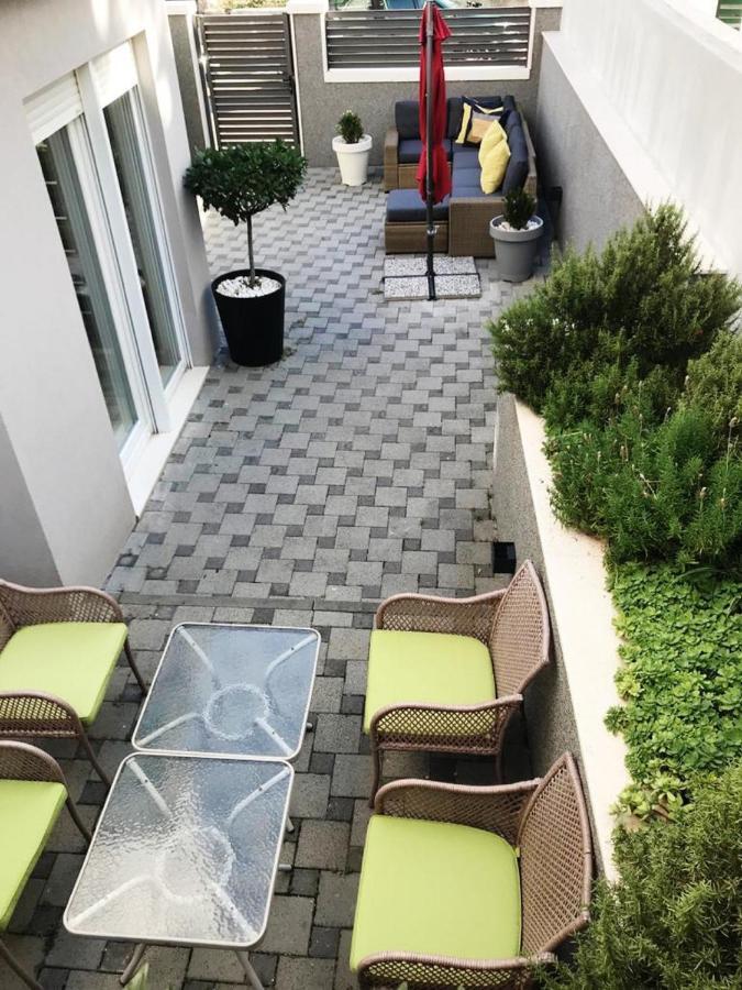 Holiday Home Aspalathos - With Free Parking, Near The Beach, A Few Minutes' Walking Distance To The Unesco Palace Split Exterior foto